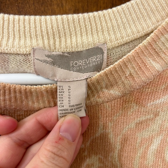 Oversized sweater with pockets. - Picture 2 of 3